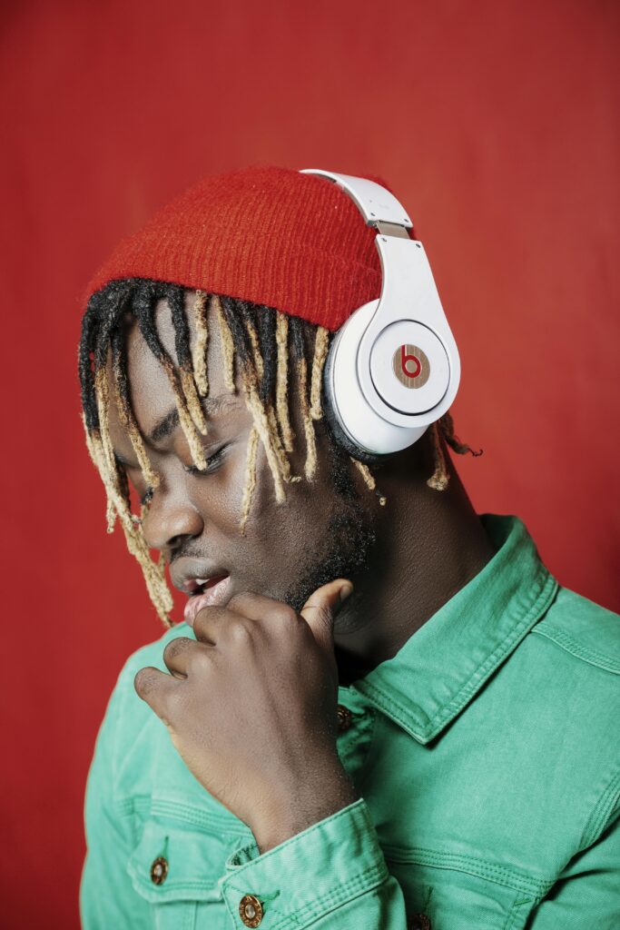 Wired headphones with mic.